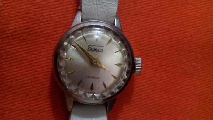 Ceas de dama mecanic Eweco, anii 80, miniatural, raritate