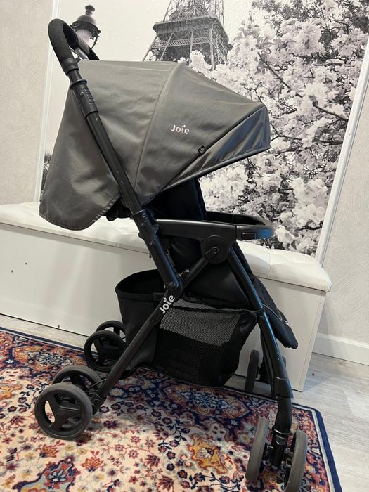 Продам прогулочную коляску joie