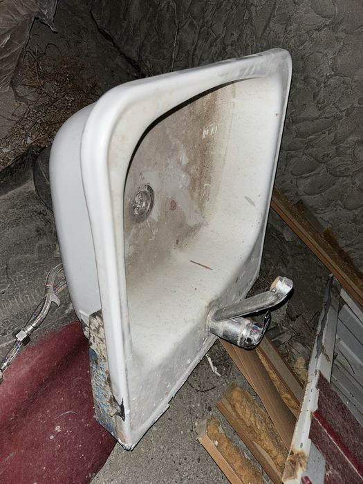 Продам раковину вместе с кронштейнами !