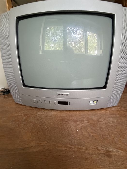 TV Westwood cu tub