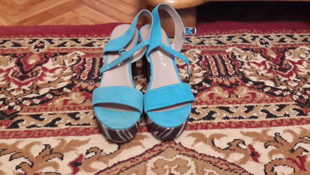 Босоножки на платформе новые