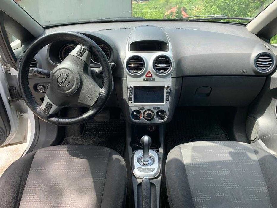 Vând Opel Corsa .