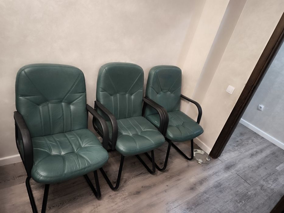 Продам кожаные кресла