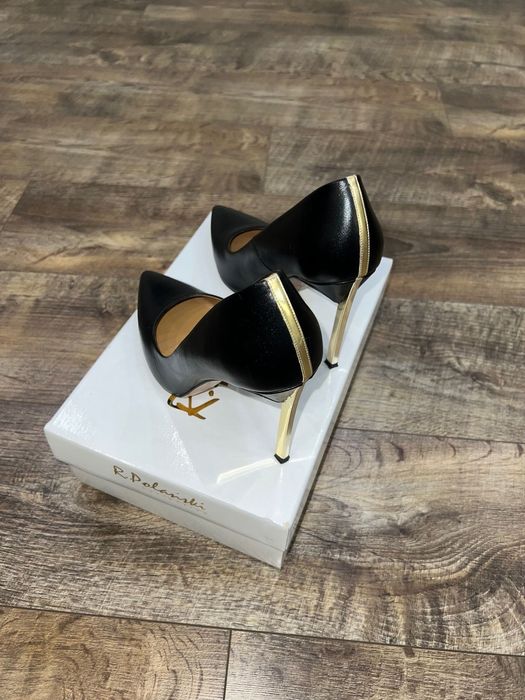 Обувки на висок ток