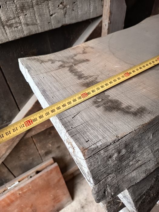 Vând dulapi nuc și cireș