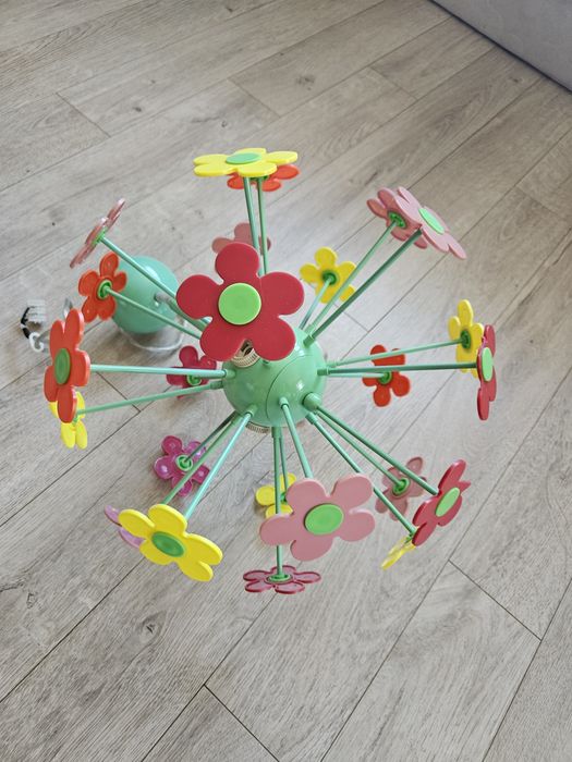 Детски полилеи с цветя