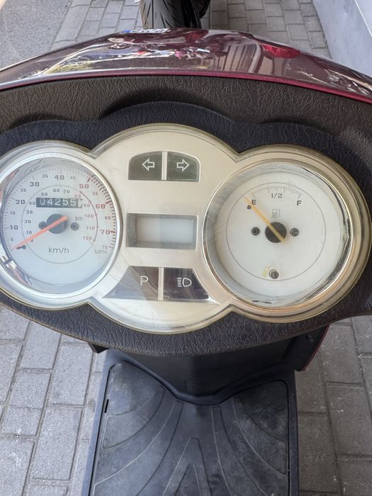 Почти нов скутер без никакви забележки 125 кубика 4 тактов
