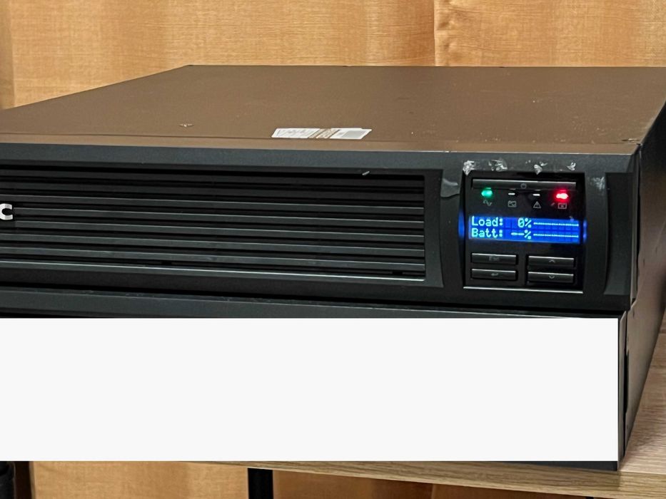 Непрекъсващ ТЗИ UPS APC SMX1000I 1000VA 800W чиста синусоида