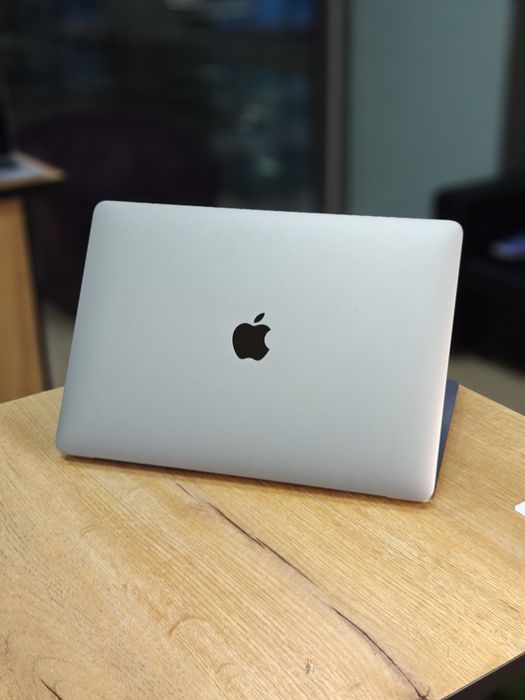 MacBook Air 13 | Core i3 | 8/256 | 2020 год