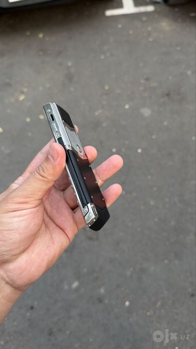 Vertu Signature.