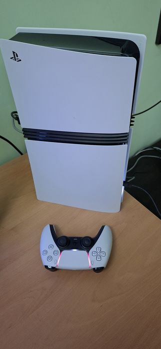 Продавам PS5 PRO