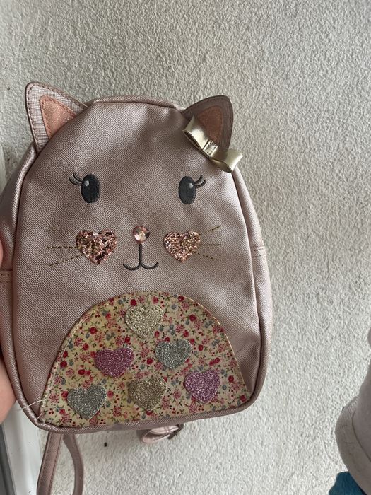 Раничка със коте