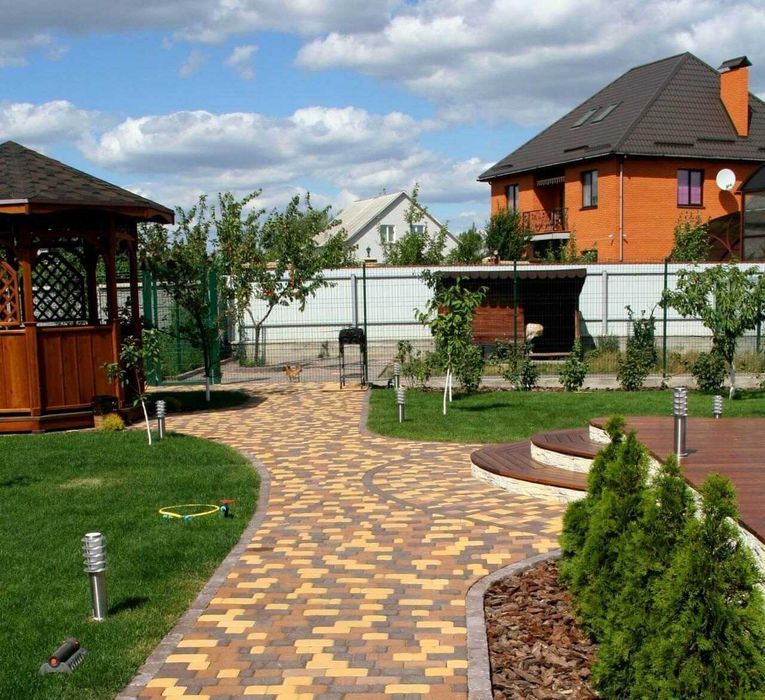 Дизайн двора частного дома тротуарной плиткой Дизайн двора частного дома тротуарной плиткой