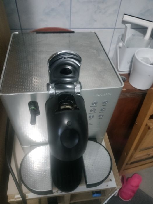 Espressor cafea DeLonghi cu capsule Nespresso