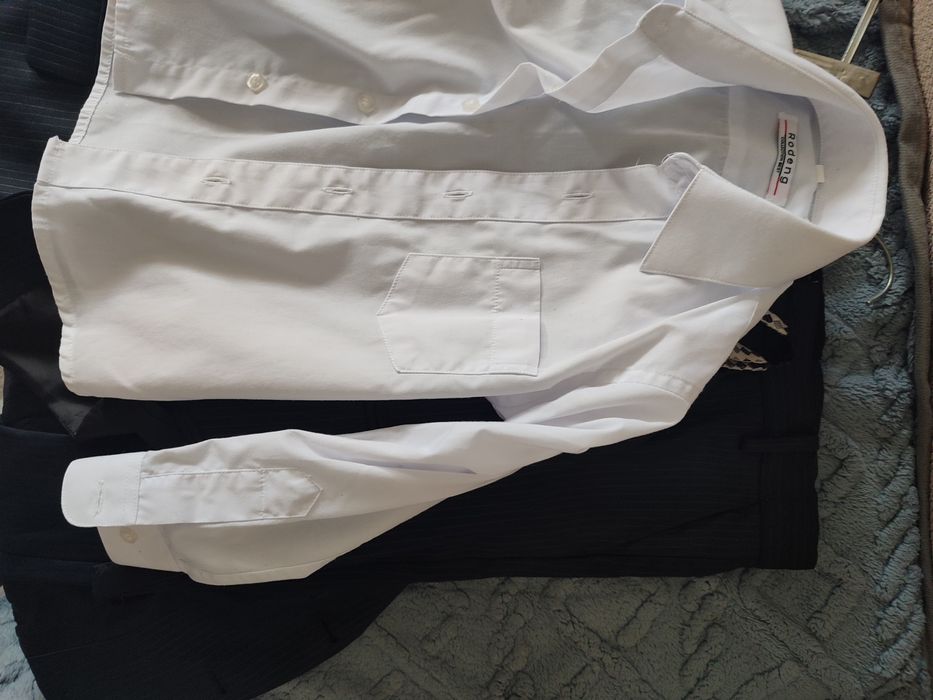 Продам костюм тройку на мальчика