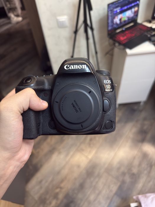 Продам Canon EOS 5D Mark IV + Godox V850 II + 3 АКБ