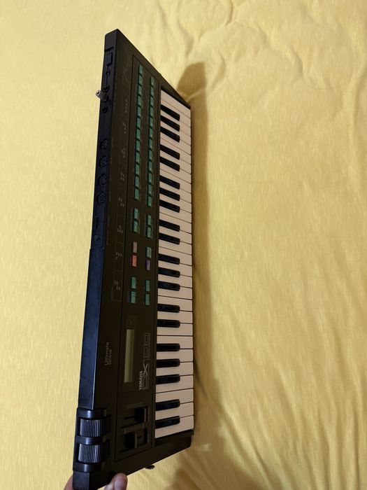 Yamaha DX100 made In Japan