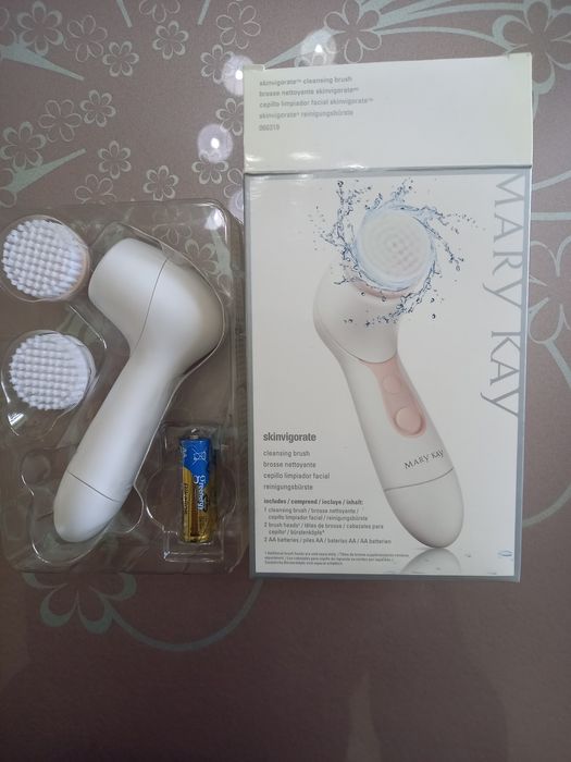 Продам массажную щётку для лица