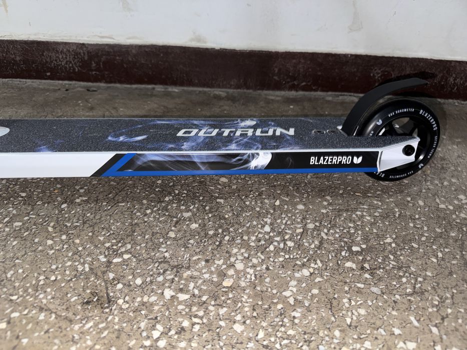 Trotineta scheme freestyle blazer pro outrun 2 fx white smoke