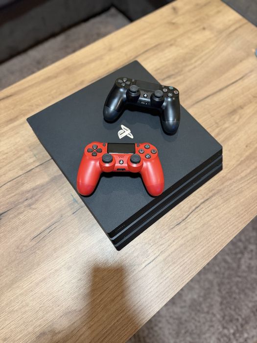 Конзола Playstation 4 PRO 1TB + два джойстика