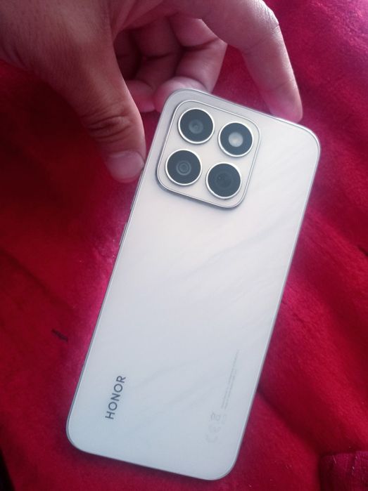 Honor x8c  256gb ideal holatda sotiladi.1800ming