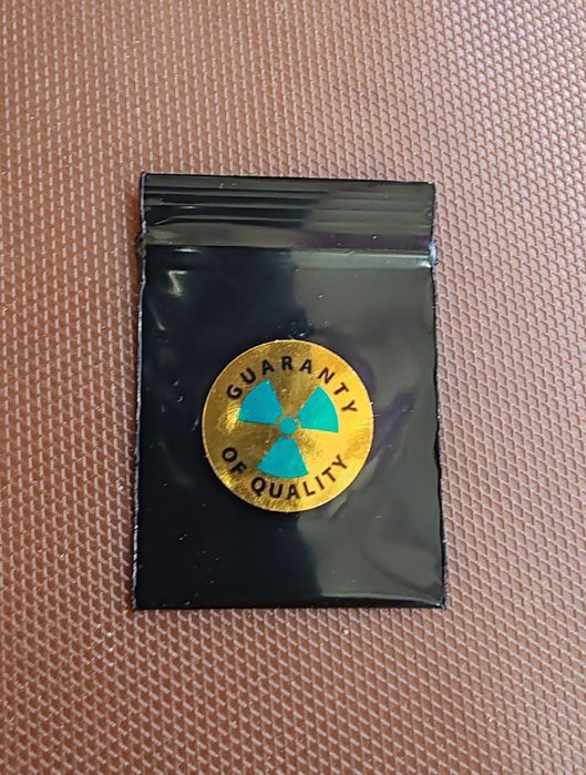 Чёрные зип-лок пакетики.