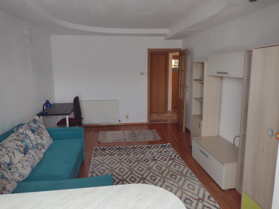 Apartament cu două camere de închiriat