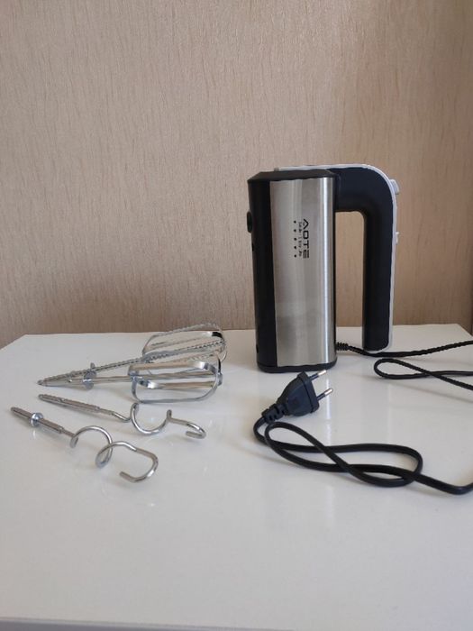 Универсальный ручной миксер