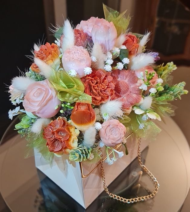 Buchet hand made din flori Artizanale din sapun turnat individual