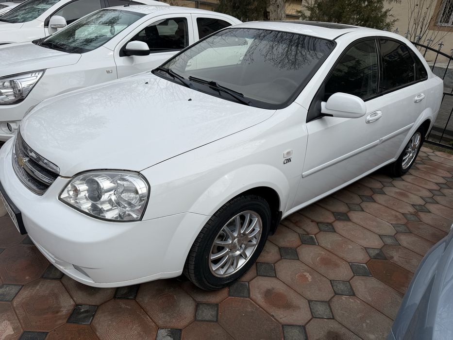 Lasetti AT 2013 yil 1,6 mator kraska tozza