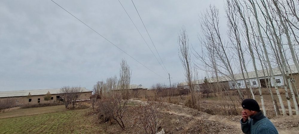 12 sotix yer sotiladi. Fazli qishlog'idan