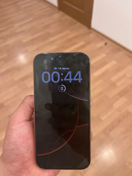 Телефон iphone 16 pro