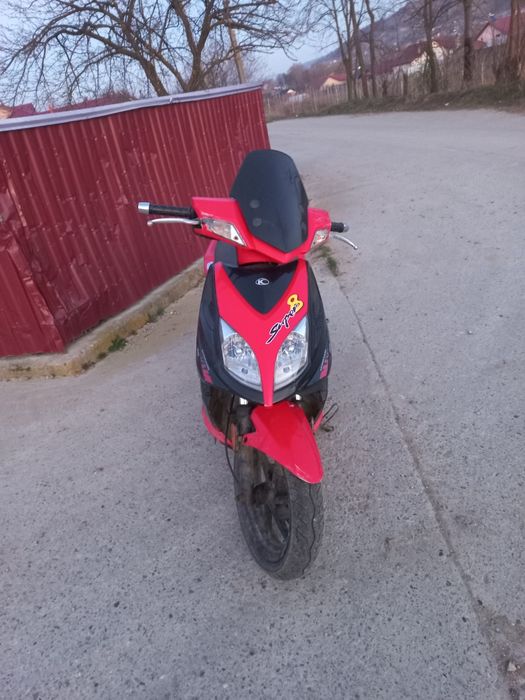 Vând  scuter kymco