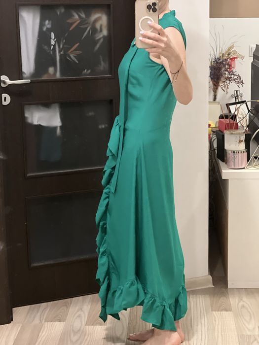 Rochie cu volane Reserved