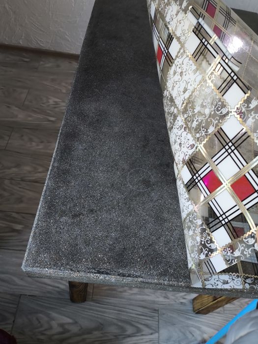 Стол с каменной столешницей