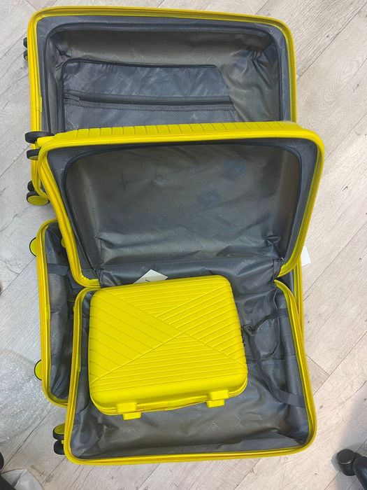 Продается чемодан