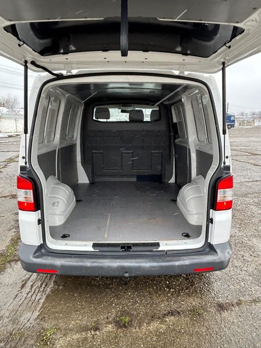 Vând vw transporter t5 2.0 tdi cu 3 locuri în acte. 2010