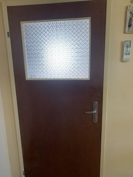 Дървени врати с каси и брави