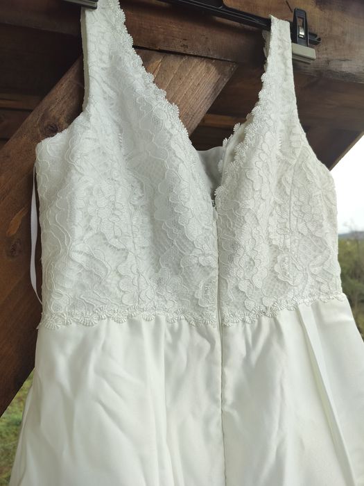 Rochie de mireasa sau cununia civila. Alba și nouă Nr 38