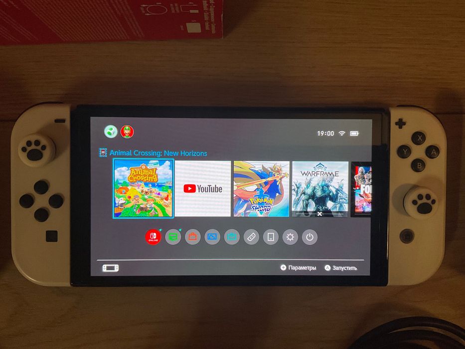 Nintendo Switch OLED + 4 игри + аксесоари | Отлично състояние