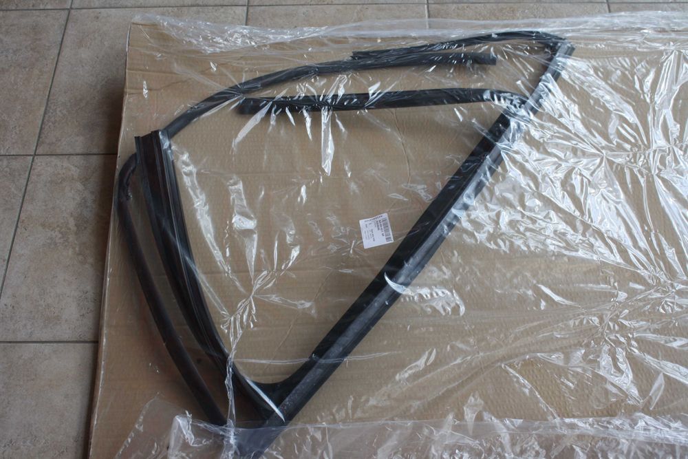 Garnituri geamuri ușă VW Golf 7 stanga & dreapta - 5G9 839 432 E 5AP