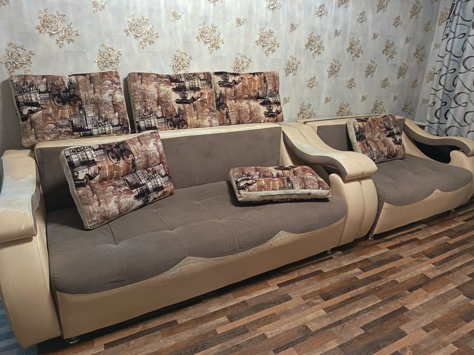 Срочно!Продам комплект 2 дивана + кресло.