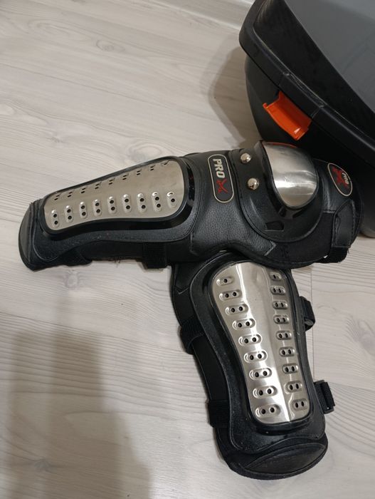 Продам Кофру Шлем и Наколенники