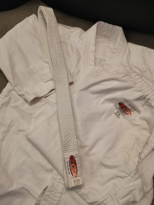 Vând KIMONO Karate