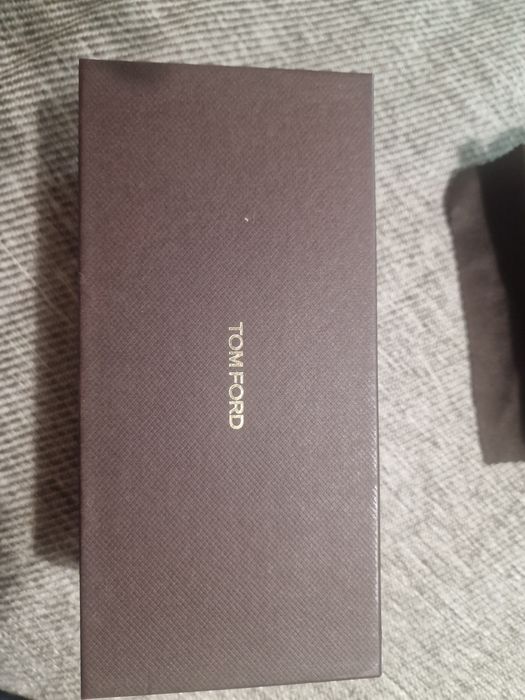 Продавам очила Tom Ford, Burton ,с оригинални документи, калъф и кърпичка, авиатор стил