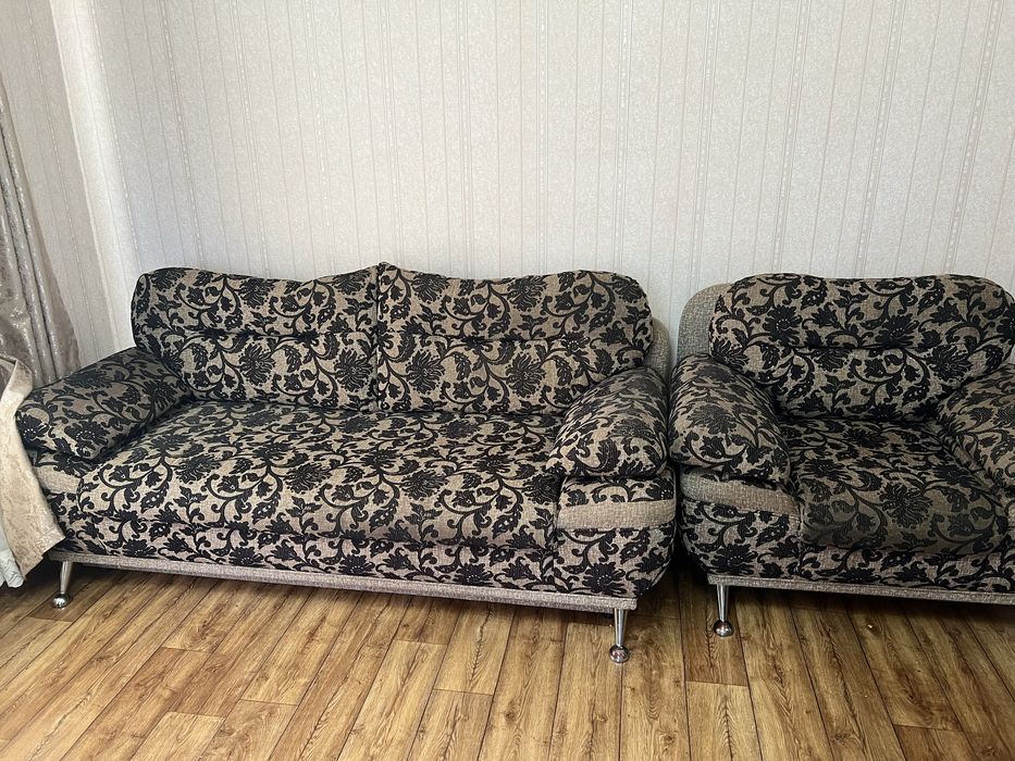 Продам диван с креслами