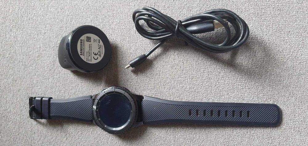 Samsung Gear S3 Frontier смарт часовник