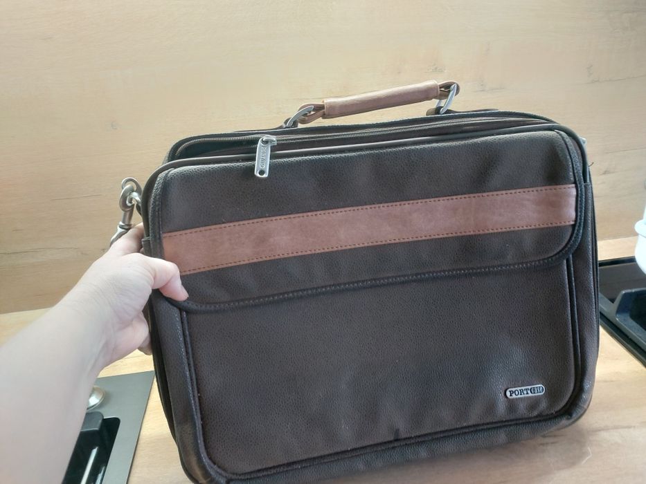 Продам сумку для ноутбука кожанная