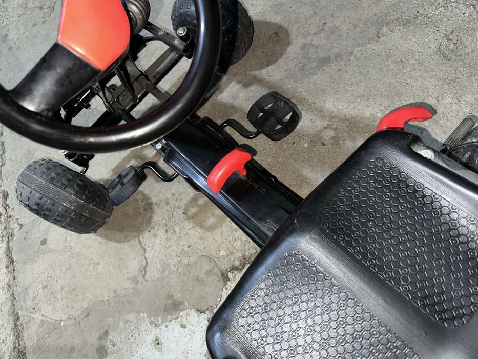 Kart cu pedale pentru copii