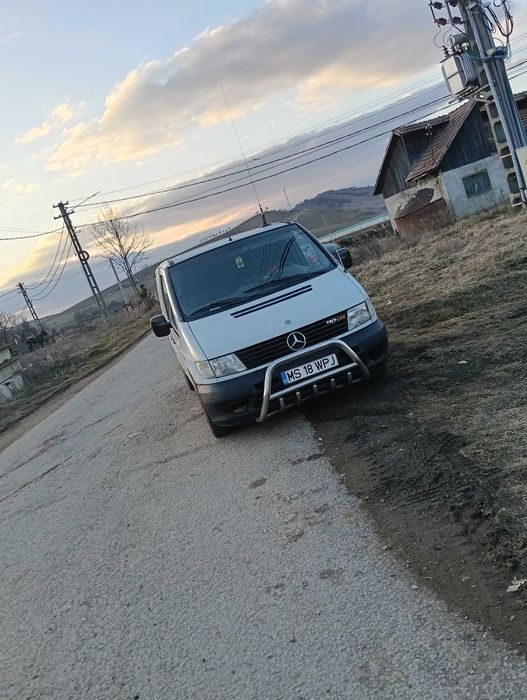 Vând Mercedes vito
